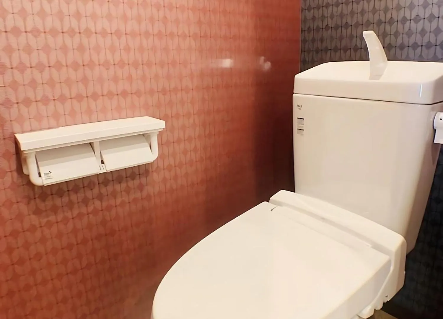 Room3 Bed7 Quiet Family House أوساكا 0*,  اليابان